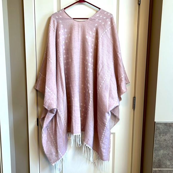 Gentle Fawn NWT shawl - Picture 2 of 4